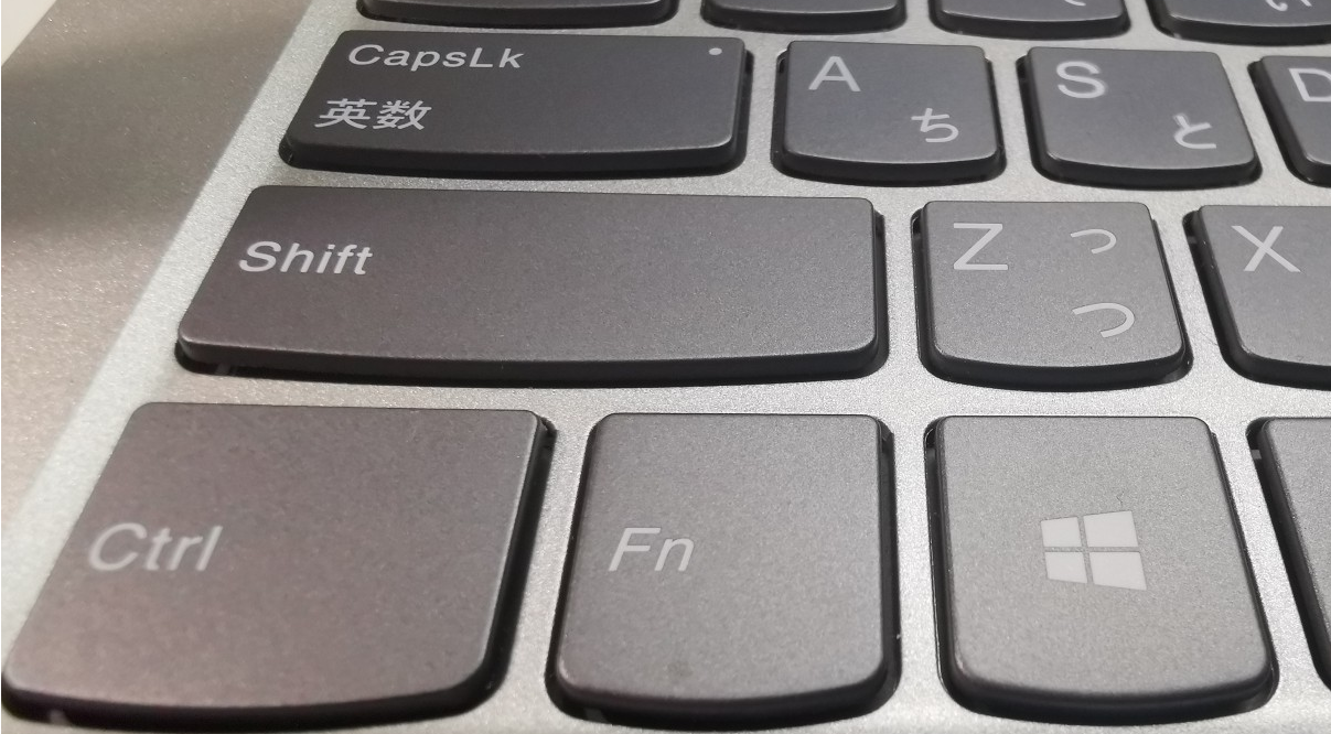 Lenovo キーボードのキートップを取り外して掃除と取り付け Lenovo キーボードのキートップを取り外して掃除と取り付け